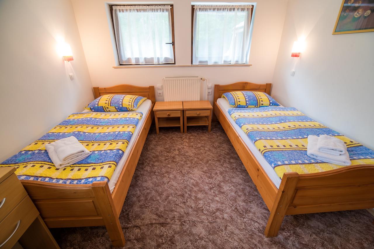 Bed & Breakfast Hisa Resje Бохин Стая снимка